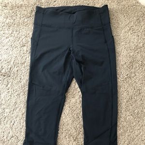 Lululemon pace rival crops. Size 6